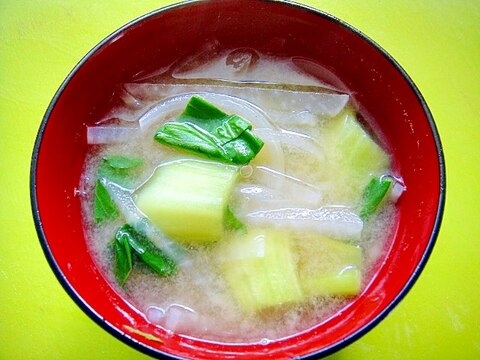 大根とチンゲン菜玉ねぎの味噌汁